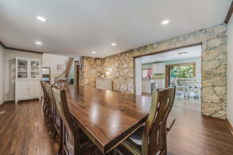 More Photos Of 23095 Buena Vista Rd, Rockbridge Apartments For Sale