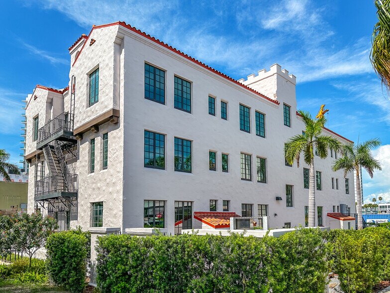 More Photos Of 601 Quay Commons, Sarasota Office For Sale