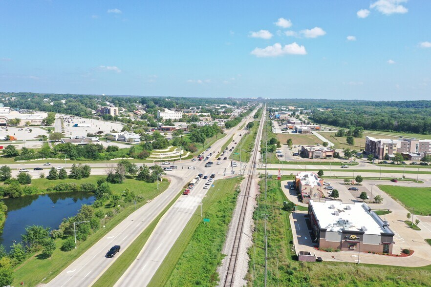 More Photos Of 746 Coral Ridge Ave, Coralville General Retail For Sale