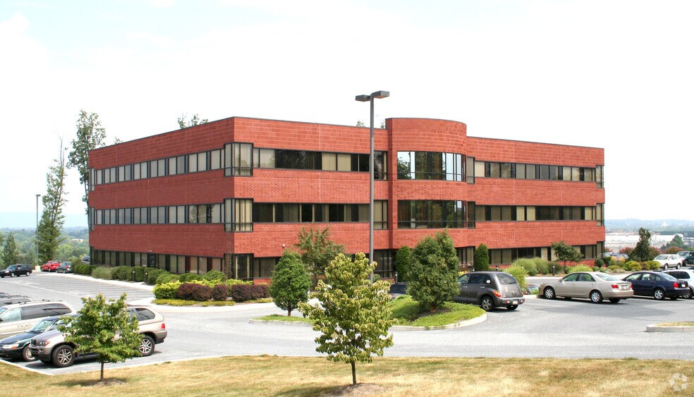 More Photos Of 4550 Lena Dr, Mechanicsburg Office For Lease