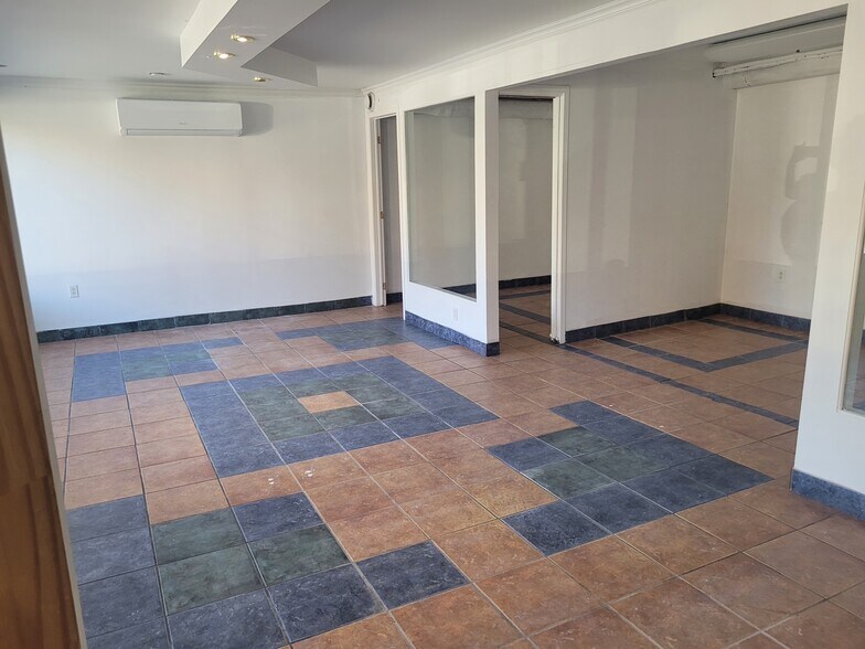 More Photos Of 170 Rue Jarry E, Montréal Storefront Retail Office For Lease