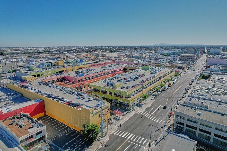 More Photos Of 1100 S San Pedro St, Los Angeles Storefront For Lease