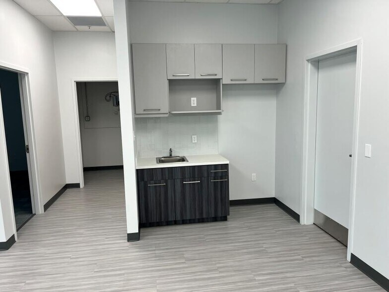 More Photos Of 7215 S John Young Pky, Orlando Unknown For Lease