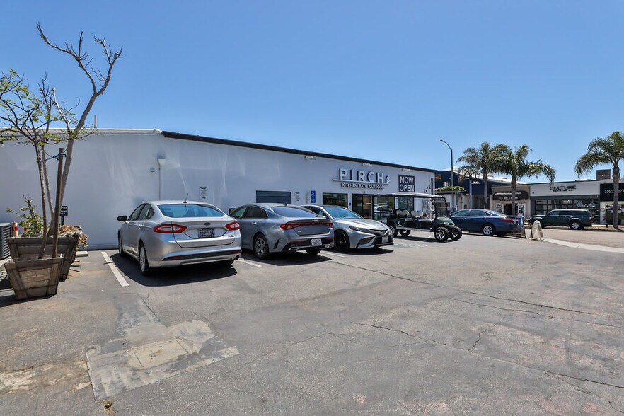 More Photos Of 118 S Cedros Ave, Solana Beach Storefront For Sale