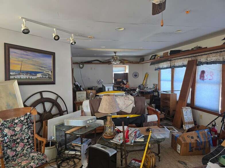 More Photos Of 822 W Main St, Crisfield Storefront Retail Residential For Sale