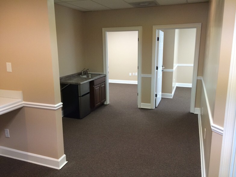 More Photos Of 103 Springfield Center Dr, Woodstock Office For Lease