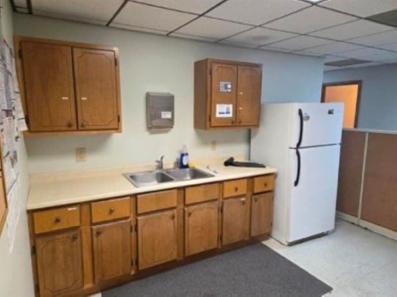 More Photos Of 418 S 36th St, Quincy Office For Lease