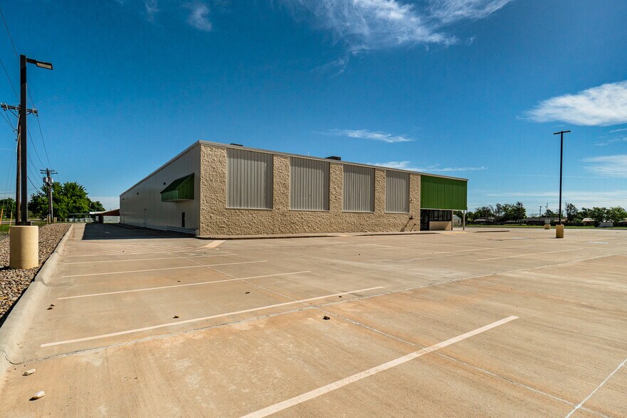 More Photos Of 908 NW 6th St, Tulia Freestanding For Sale