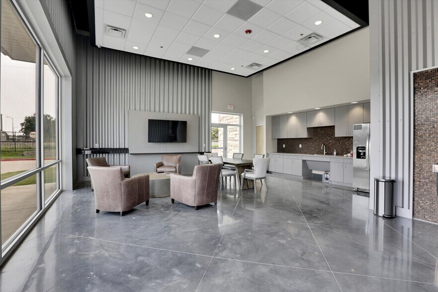 More Photos Of 6767 All Stars Ave, Frisco Showroom For Sale