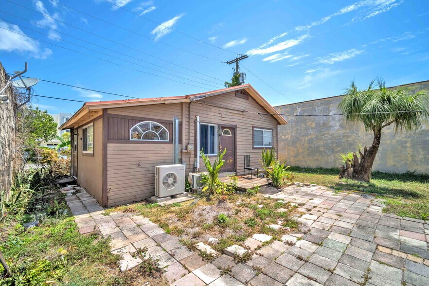 More Photos Of 2135-2237 Washington St, Hollywood Apartments For Sale