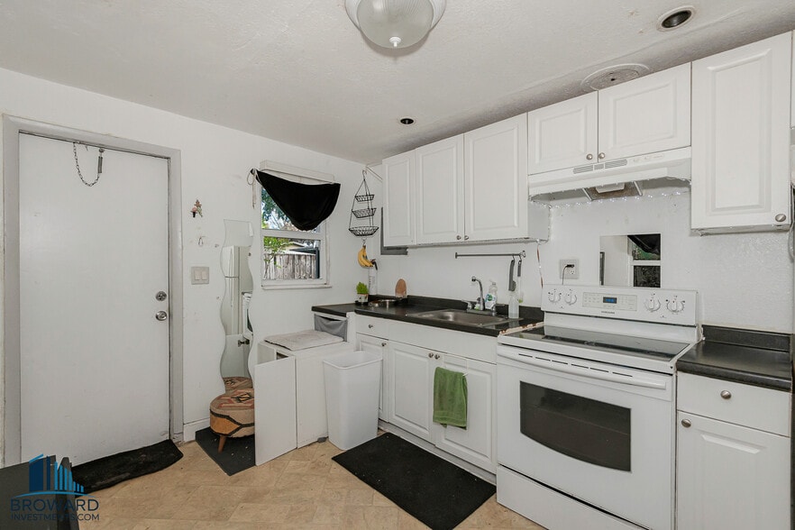 More Photos Of 224 SW 15th St, Dania Beach Apartments For Sale
