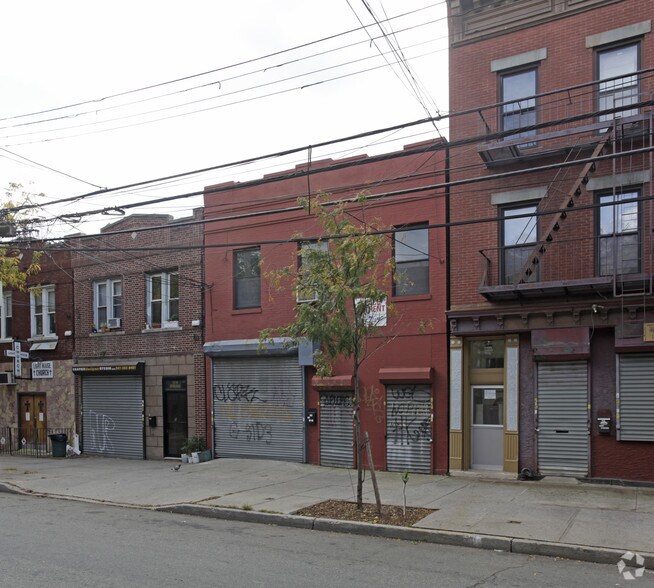 More Photos Of 28-14 14th St, Astoria Warehouse For Lease