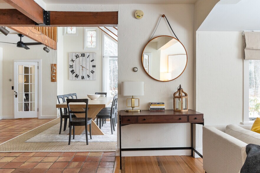 More Photos Of 54 Red Clover Ln, Mendon Hotel For Sale