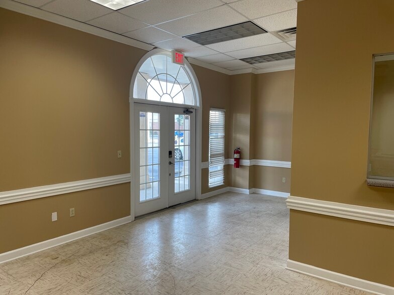 More Photos Of 6131 Shallowford Rd, Chattanooga Office For Sale