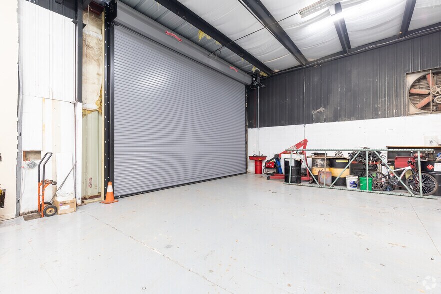 More Photos Of 5006 & 5008 New Bern Ave, Raleigh Showroom For Sale