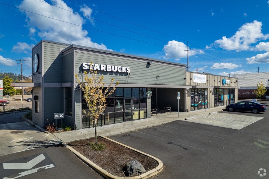 More Photos Of 2070-2090 S Santiam Hwy, Lebanon General Retail For Lease