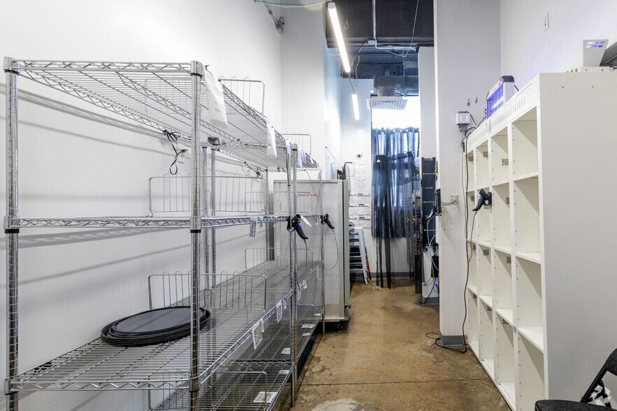 More Photos Of 2368 Hoffman St, Bronx Warehouse For Lease