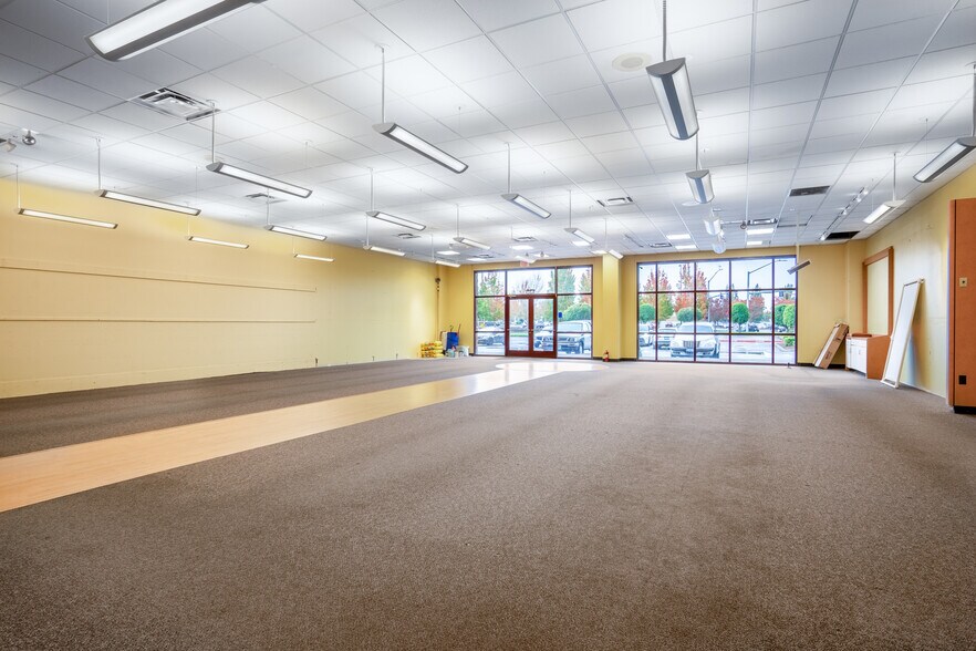 More Photos Of 3815 Devonshire Ave NE, Salem Freestanding For Lease