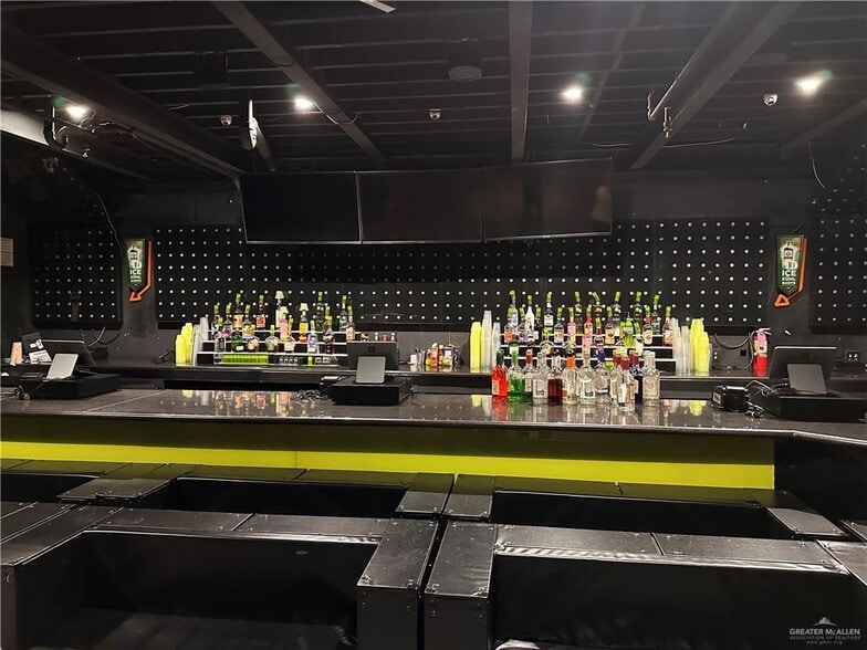 More Photos Of 200 S 17th St, McAllen Bar For Sale