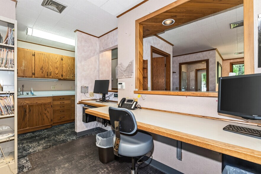 More Photos Of 9758 W Lake Ave, Minocqua Medical For Sale
