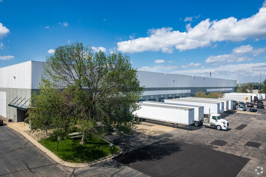 Primary Photo Of 804 Valley Park Dr, Shakopee Warehouse For Lease