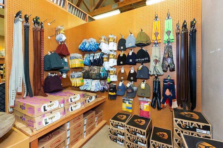 More Photos Of 461 NE Old Belfair Hwy, Belfair Storefront Retail Office For Sale