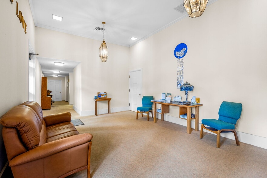 More Photos Of 537 7th Ave SW, Albany Religious Facility For Sale