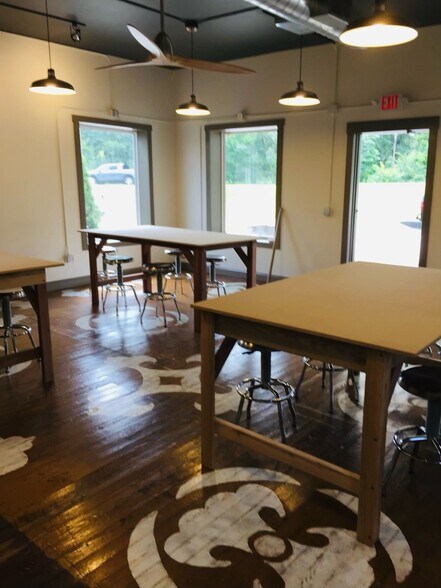 More Photos Of 4434 Wadsworth Rd, Norton Freestanding For Sale