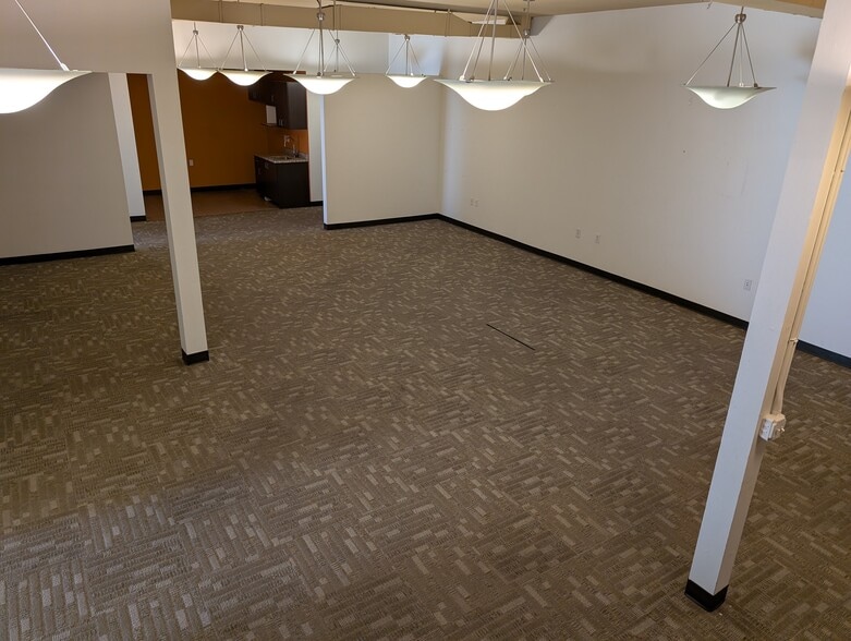 More Photos Of 2950-2952 NW Yeon, Portland Warehouse For Lease