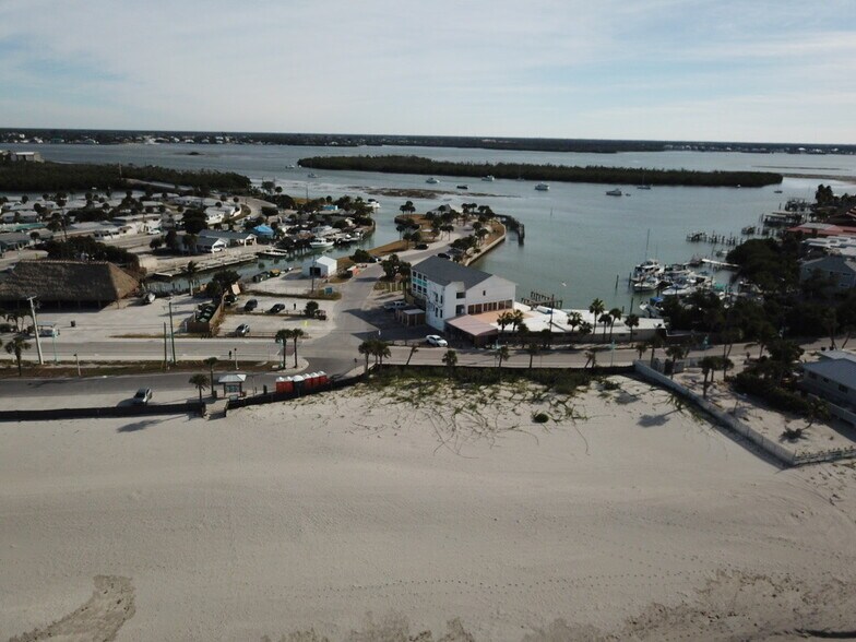 More Photos Of 1855 Gulf Blvd, Englewood Bar For Sale