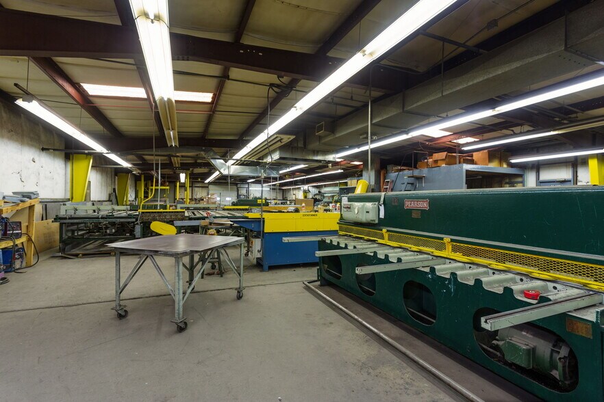 More Photos Of 710 4th St, Shenandoah Warehouse For Sale