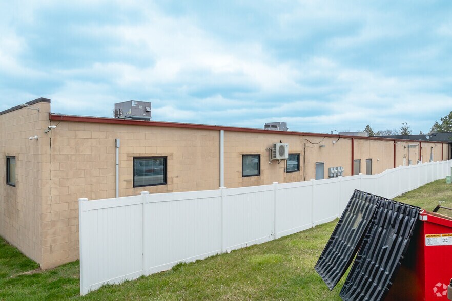 More Photos Of 7131 Spring Meadows Dr W, Holland Office For Sale