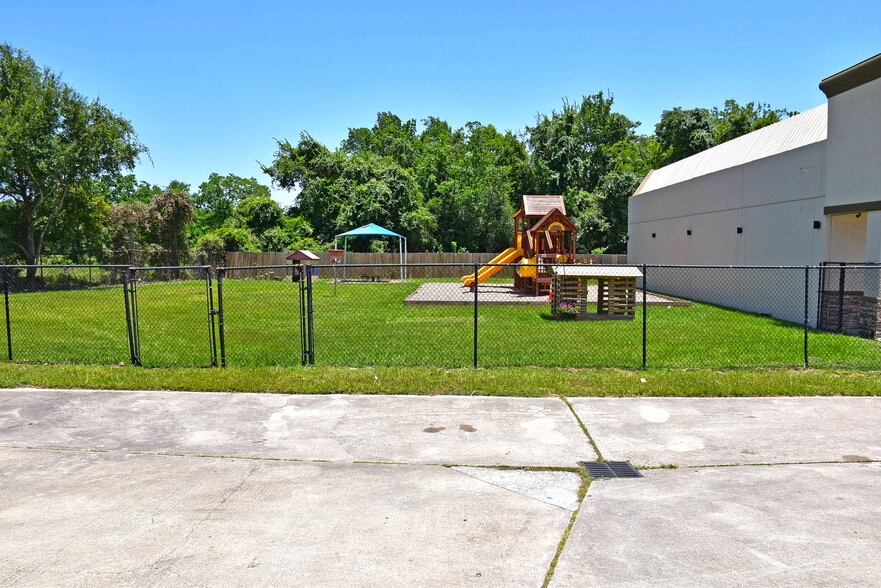 More Photos Of 13712 Walters Rd, Houston General Retail For Sale