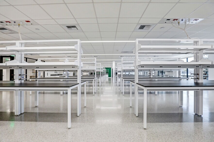 More Photos Of 9980 Huennekens St, San Diego Unknown For Lease