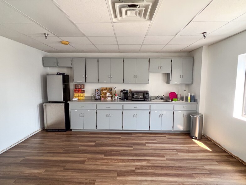 More Photos Of 3940 N Panam Expy, San Antonio Industrial For Lease