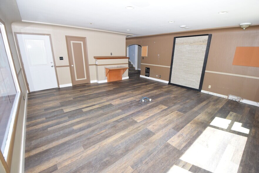 More Photos Of 7720 Pacific Hwy E, Milton Freestanding For Sale