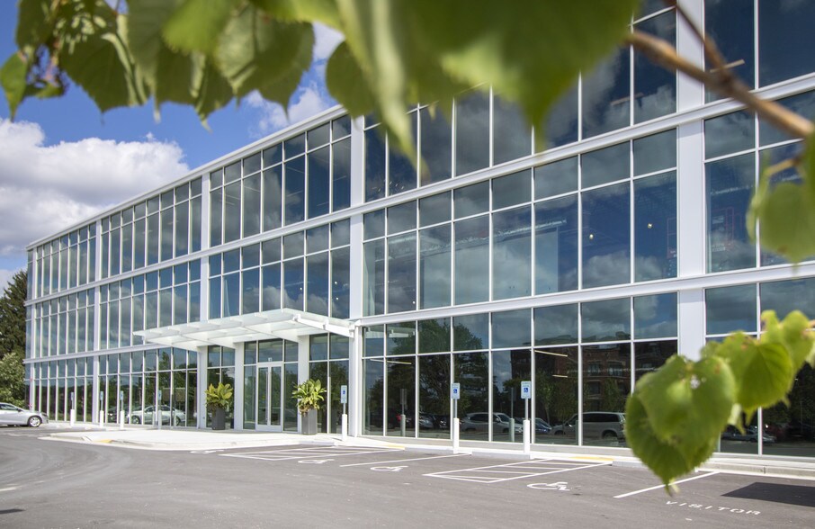 More Photos Of 10401 Innovation Dr, Wauwatosa Office For Lease