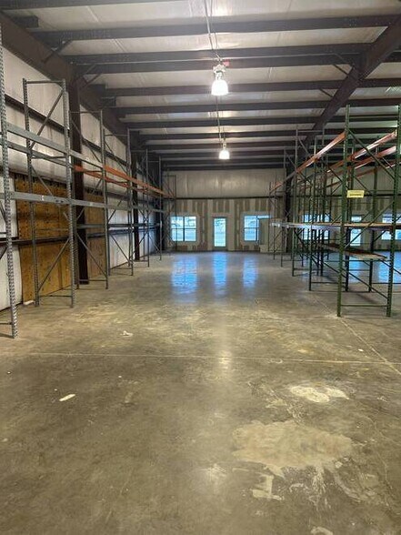 More Photos Of 8386 Jonesboro Rd, Daphne Warehouse For Lease