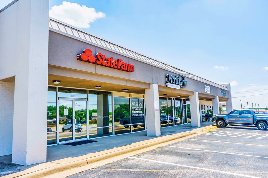 More Photos Of 702-744 W Wheatland Rd, Duncanville General Retail For Lease