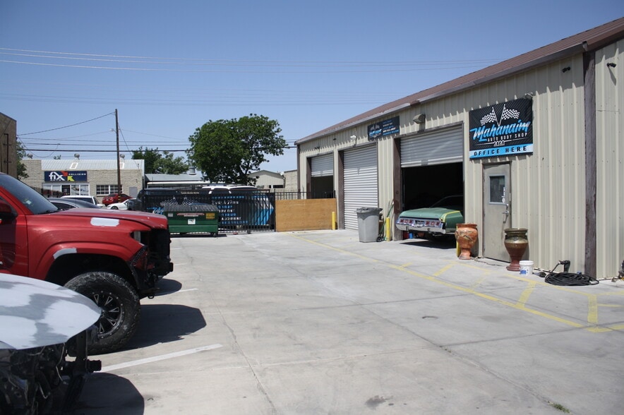 More Photos Of 45240 N Trevor Ave, Lancaster Auto Repair For Sale