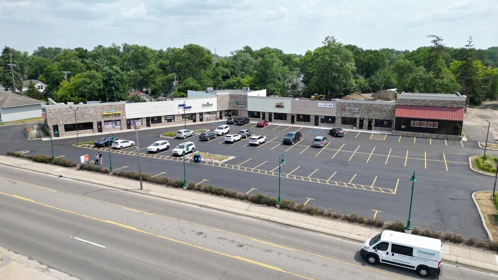 More Photos Of 2807-2867 Orchard Lake Rd, Sylvan Lake Unknown For Lease
