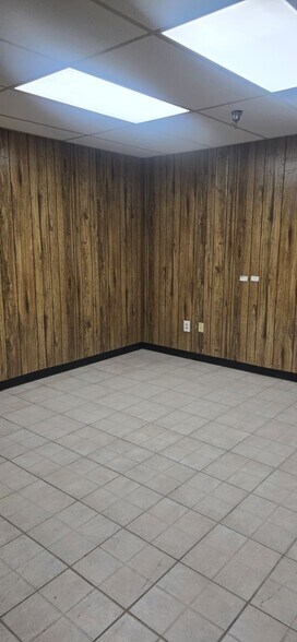 More Photos Of 5401 Sligh Ave, Tampa Auto Repair For Lease