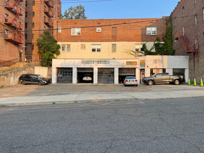 More Photos Of 20 Grayrock Rd, Scarsdale Light Manufacturing For Sale