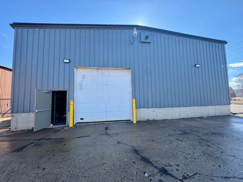 More Photos Of 1910-1912 23rd Ave, Rockford Manufacturing For Sale