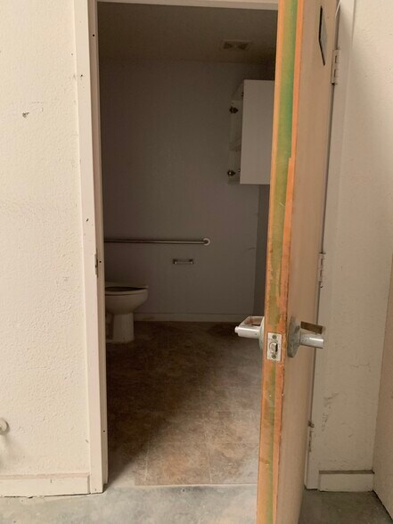 More Photos Of 1313 Green Forest Ct, Winter Garden Warehouse For Lease