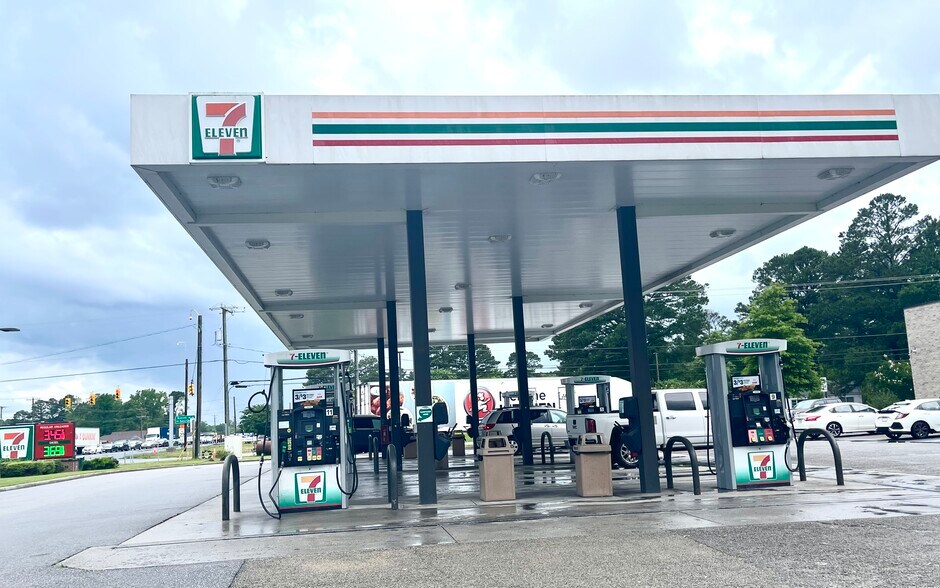 More Photos Of 1928 Holland Rd, Suffolk Convenience Store For Sale