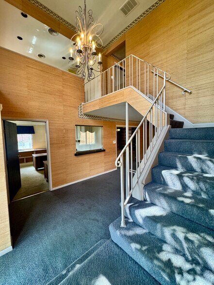 More Photos Of 5856 Glenway Ave, Cincinnati Medical For Lease