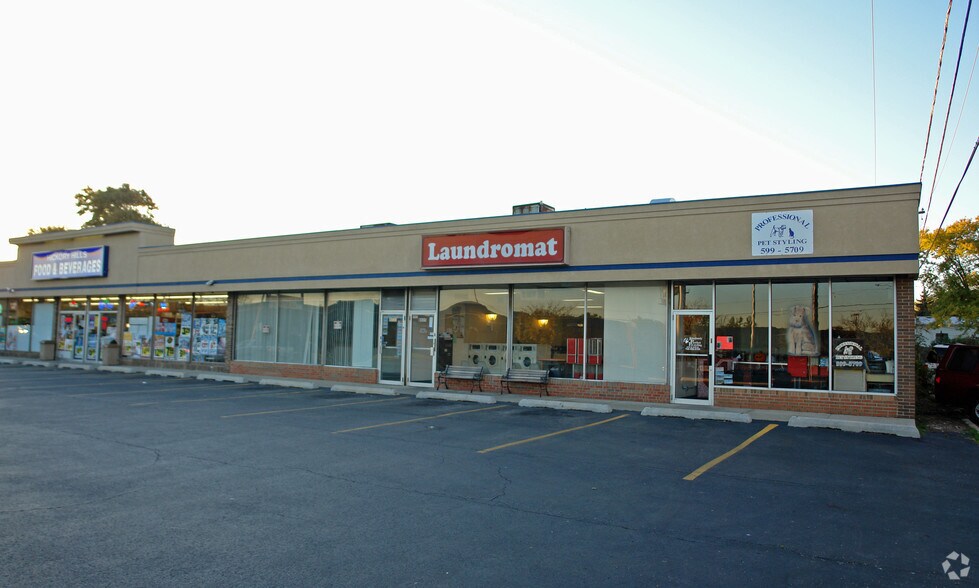 More Photos Of 8031-8039 W 87th St, Hickory Hills Freestanding For Lease