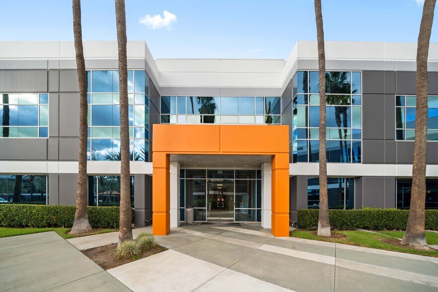 More Photos Of 25391 Commercentre Dr, Lake Forest Office For Sale