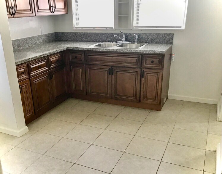 More Photos Of 2853 Buckingham Rd, Los Angeles Multifamily For Sale